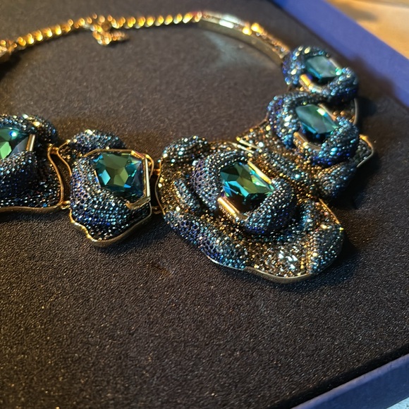 Authentic Swarovski Necklace. - Picture 7 of 17